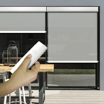 Store extérieur motorisé avec télécommande