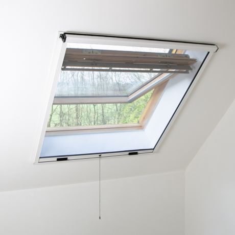 Moustiquaire enroulable aluminium pour fenêtre type Velux®