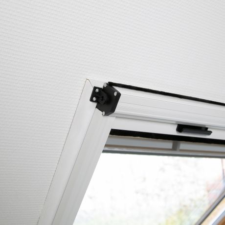 Moustiquaire enroulable aluminium pour fenêtre type Velux®