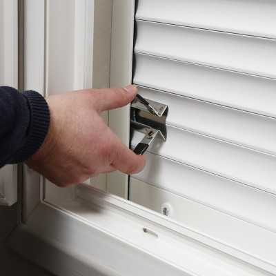 Pince verrou de serrage pour volet roulant